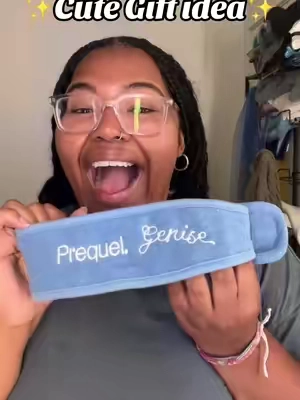 These skin care headband and wrist bad would be a cute Christmas gift idea! #skincareproducts #prequelskin #skincareroutine #giftsforgirlfriend #christmasgiftideasforher 