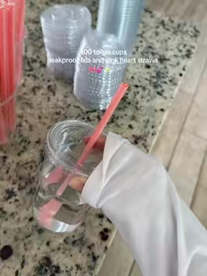 This is such a good deal! Perfect for iced coffee at home, parties, and more! @Ryue-Kitchen #pinkaesthetic #togocups #icedcoffeeathome #partyhosting #togocup 