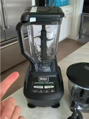 I thought I was just getting a blender, but it’s so much more.. #blender #foodprocessor #smoothies #ninjablender #ninjakitchen 