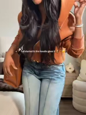 I’m so I love with this hoodie & the color couldn’t be even better 🧸🍂🔗 #fallfashion #sweaterweather #hoodie #hoodieseason #falloutfits 