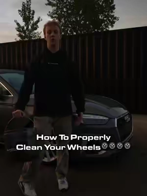 The best way to clean your 🛞 ‼️‼️‼️‼️ #detailing #blackline #carcare #dryingtowel #wheels 