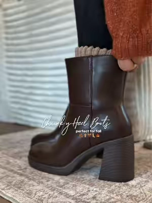 Chunky heel ankle boots that are comfy AND wide foot friendly🍂 #fallaesthetic #boots #chelseaboots #ankleboots #fallshoes @Rihero 