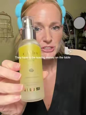 Don’t miss your chance to stock up on the white truffle serum spray #settingspray #truffleserum #dalbasprayserum #dryskin 