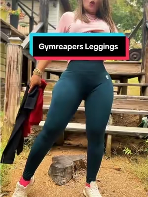 Un paquete de 3 leggings seamless de cintura alta, con tela elástica y diseño fruncido en la parte de atrás para realzar tus curvas. Perfectos para entrenar, hacer yoga o simplemente crear un look deportivo cómodo. 💪✨ #Gymreapers #SeamlessLeggings #ScrunchLeggings #GymWear