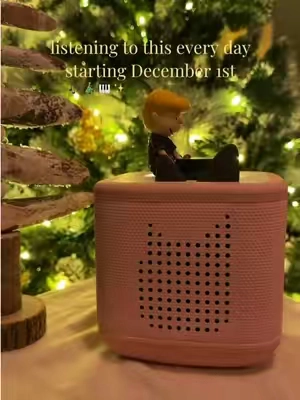 Can’t go wrong with some Linus tunes from the Peanuts! ⭐️ 🌲 🎶 ##toniechristmas##christmastonie##toniebox