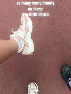 Someone called them "fun" they're truly just super comfortable #walkingshoes #flykicks #nikevomero5 #sohochic #tiktokshopstockup 
