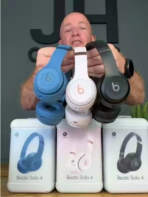 These Beats Solo 4 headphones are a great pair of headphones and would make an excellent holiday gift idea! #beatsheadphones #headphones #beatssolo4 #Giftideas #beats @QVC, Inc 