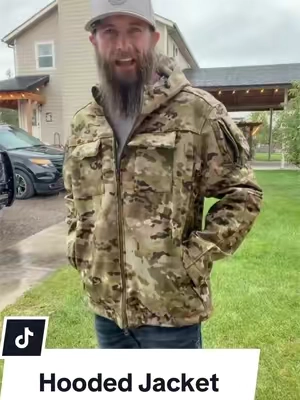 Lightweight, comfortable, and loaded with pockets. This fleece jacket is a solid option for work, outdoors, or everyday wear. #CamoJacket #OutdoorGear #MensStyle #Workwear #OutdoorEssentials