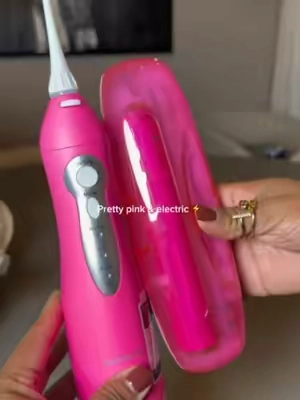 Your electric toothbrush and water flosser could neverrrr✨ @AquaSonic  #aquasonic #waterflosser #electrictoothbrush #oralcare #pink 