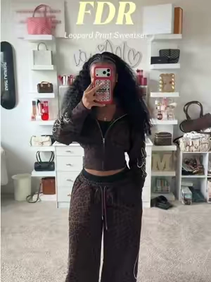 I am in loveeee with this leopard print two piece sweatset😍🐆 #falldealsforyou #outfitinspo #twopieceset #sweatset #fdr 