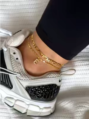 Tarnish Resistant 💦 wear his initial on your ankle so it can dangle on his face🤭😍 #anklet #goldplatedjewelry #tarnishresistant #ankletbracelet #goldgirl 