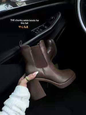 The perfect boots 🤎🪵 #boots #fallboots #chelseaboots #fall #fallvibes 