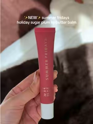 SO yummy SO delicious <3  summer fridays sugar plum lip butter balm dry chapped lips tiktok shop #tiktokshopcreatorpicks #tiktokshopstockup #FallDealsForYou #tiktokshopfalldealsforyou #summerfridays summer fridays best hydrating lip balm cozy sugar plum scent glossy lips limited edition maehni