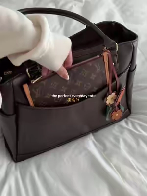 finally found the perfect work tote 🤩 #sohochic #fallfreshness #lovevook #totebag #workbag 