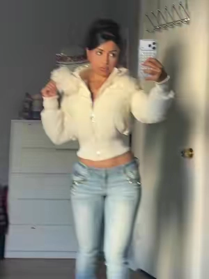 I’m wearing s 🤍😍 #viral #furjackets #tiktokshop 