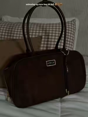 #newbella #fallaesthetic #shoulderbag #fallootd #newbellabags 
