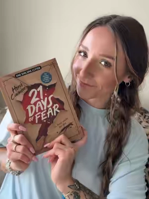 This might be the coolest spooky season read I’ve found 👀 21 Days of Fear is a thriller divided into 21 sealed letters that you open one day at a time as the mystery unfolds… I’m SO excited to start this. 📖 #ThrillerBooks #SpookyReads #BookTok #MysteryBooks #tiktokshopstockup 