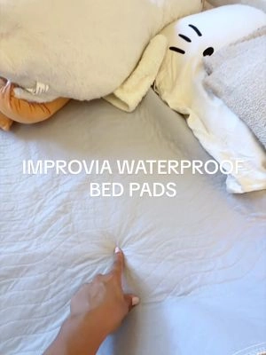 help your toddler transition out of pull-ups with a washable bed pad 🌙 @Improvia #pottytraining #bedwetting #waterproofpad #pottytraininngtips #improvia 