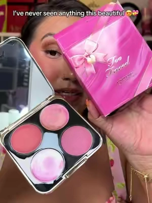 @Too Faced Holiday palette is beautiful 😍  #toofacedcosmetics #toofacedholiday #facepalette #toofaced #holidaybeautygifts