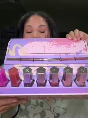 fentyyyy 😍💋 the lip vault is BACK!! @Fenty Beauty #fentybeauty #fentylipvault #fentysuperbrandday #glossbomb #glossbombstix 