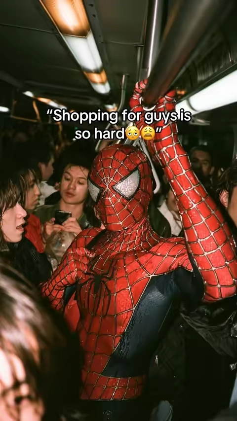 #spiderman #graphictee #giftsforhim 