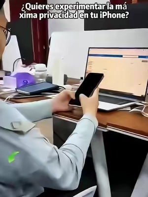 “¿Tu mica solo protege a los lados? 👀 ¡Te están viendo desde arriba y abajo! Pásate a la Privacidad Total en 360°.”#onefish #screenprotector #fyp #privacidadiphone #accesoriosiphone 