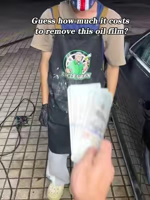 The oil film on the glass can easily lead to dangerous driving during heavy rainstorms and at night #dangerous #CarClean #Windshield #oilfilmcleaner #tiktok    