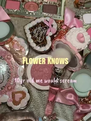 Everything from the Flower Knows collection looks like it came straight out of a fairytale 🎀🍓 The packaging alone makes it such a dreamy gift. #FlowerKnows #BerryEnchantedGarden #BeautyGiftIdeas 