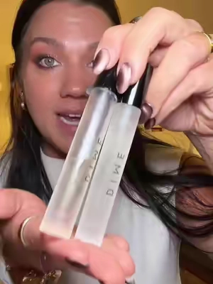 curious about DIME perfumes but don’t wanna commit to a full bottle yet..hi, get the little duo 😂🤌🏼 two travel sizes and you’re in control 🙌🏽 @DIME Beauty  #dimebeauty #cleanfragrance #womensperfume #cleangirllook #perfumetok 