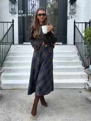 The plaid maxi skirt of your fall dreams! Side zipper closure and also completely lined! I am 5’8 wearing an XS. #falloutfits #fallskirt #maxiskirt #plaidskirts 