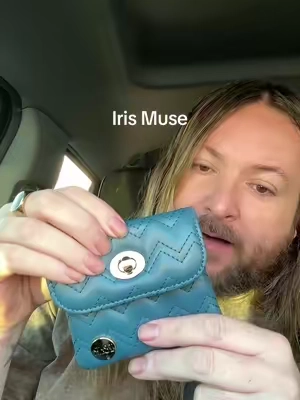 Here’s a closer look at the muse rfid protected crossbody or waist pouch. #crossbody #pouch #waistbag #tiktokshopcreatorpicks #tiktokshopfalldealsforyou 