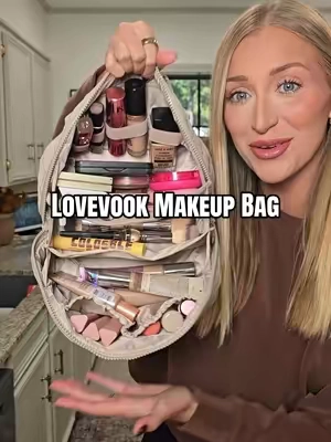 I gifted several of these makeup bags last Christmas! They're always a hit 🎄♥️ #makeupbag #christmasgifts #giftideasforher #travelbag 
