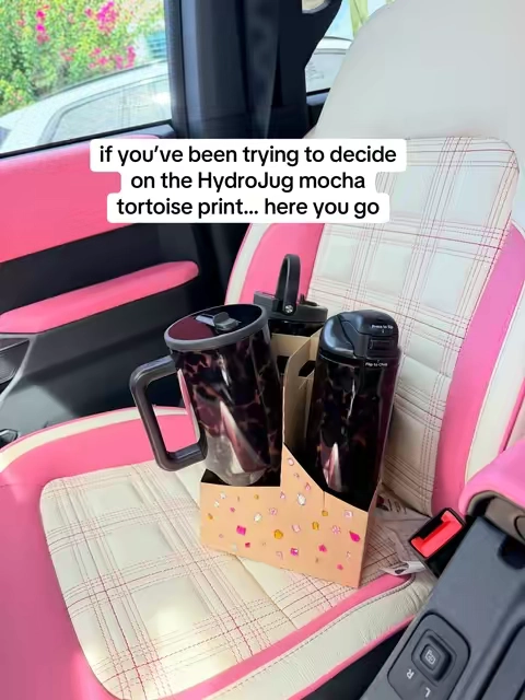The HydroJug Mocha Tortoise collection is giving fall tumbler OBSESSION 🤎🐢🍂 From the HydroJug Everyday Cup and Traveler to the Ease 20 and Sport water bottle, this limited edition tortoise print is SO good in every style! If you’ve been searching for a HydroJug fall collection tumbler, brown tortoise print water bottle, insulated coffee cup or cute fall drinkware, there’s a Mocha Tortoise HydroJug for every occasion. Which one are you picking?! 👀 #HydroJug #HydroJugFallCollection #MochaTortoise #HydroJugTraveler #FallTumbler @HYDROJUG 