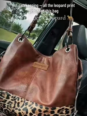 My favorite Wrangler convertible shoulder Hobo bag in leopard print. @Rustic Charm Bootic #wranglerpurse #westernstyle #fallfinds #hobobag #fallbag 