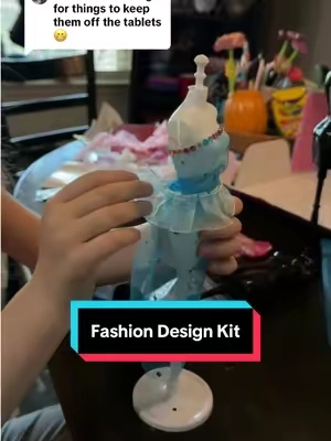 Replying to @cali_323_ the screens can be so hard to compete with sometimes! But this kit does an amazing job! #artsandcrafts #fashiondesign #giftsforgirls #giftsforkids #screenfreefun 