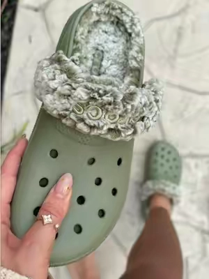 Crocs fleece lined clogs in cargo just dropped! #crocs #crocsnewarrivals #tiktokshopcreatorpicks 