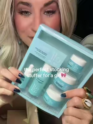 This @e.l.f. Cosmetics skincare bundle is going to make such a good stocking stuffer #stockingstuffer #skincarebundle #elfcosmetics #eyeslipsface #blackfriday 
