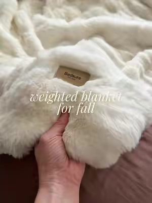 Finally found an affordable bubble blanket! @Bedsure #blanket #bed #weightedblanket 