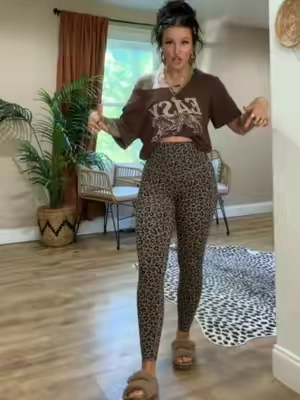 I’m 5’3 & 133 wearing a 7/8 small in the color desert taupe 🐆