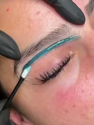 Never miss😍🫶🏻 @Tress Wellness  — — — — — #brows #eyebrows #browwax #waxing #ad 