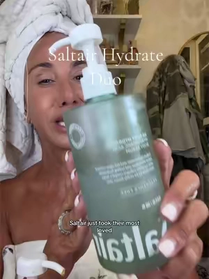 If your skincare stops at your neck, we need to talk…Hyaluronic acid for the PLUMP + Vitamin C for the GLOW. Mature skin deserves good ingredients below the neck too.  @Saltair Body  #hyaluronicacid  #matureskincare  #bodycareroutine  #vitamincserum  #saltair 