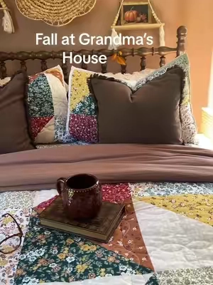 That cozy quilt you swear Grandma would’ve had waiting on the bed for you. 🥹🍂🤎 The warm colors, the florals, the patchwork… I LOVE this one! #Bedding #homefinds #quilt #comfybedding #quiltset 