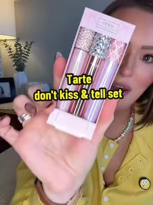 Welcome to my new series: WE’RE NOT GETTING PEOPLE CRAP FOR CHRISTMAS! 🎄 First up, the 3 pack of lippies from @tarte cosmetics! We wait ALL year for these deals!! Don’t miss out!! #maracujajuicylip #christmasgift #giftideas #tarte #ttsacl 