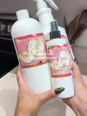 Warm, cozy, spicy and clean 🍎 #cleanwithme  #cleaningmotivation  #applecinnamon  #fallscents 