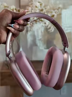 Because who is paying $400 when you can get the same vibe for a fraction of the price?! RUN, don’t walk! 🛒✨ #wirelessheadphones #bluetoothheadphones #noisecancellingheadphones #tiktokshopfinds