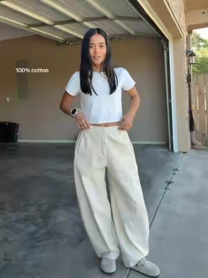 5’0”, 100lbs (usually a size 0-2, 25/26) wearing size xsmall 