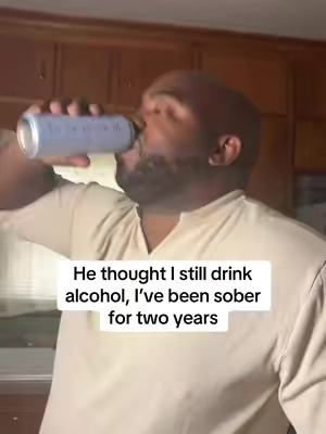 POV: you stopped drinking alcohol but you still want a drink in your hand when everybody else is sipping 🍹😂 TRIP is a non-alcoholic sparkling drink that gives me that “end of the day drink” vibe without actually drinking alcohol. #SoberCurious #AlcoholAlternative #NonAlcoholic #trip 