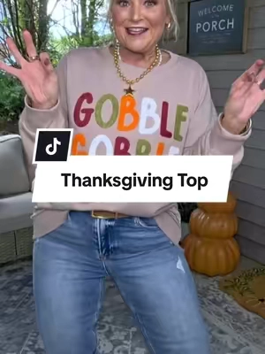 The cutest Thanksgiving sweatshirt 🦃🤎@Mntaor #sweatshirt #falloutfits #turkeyday #holidayoutfit #CapCut 