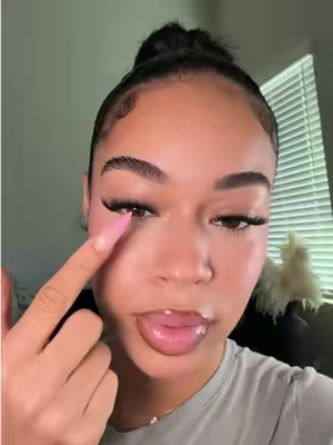 These lashes really just complete the look!😍💖✨ @Goddvenus Lashes  Super fluffy, easy to use & sooo cute  #lashclusters #clusterlashes #goddvenuslashes #lashmap #lashstyles 