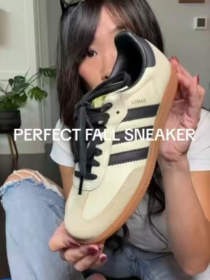 The perfect fall sneaker 🤎🖤 These cream & black adidas Samba OGs go with EVERYTHING—jeans, trousers, leggings, dresses & more. Such an easy neutral everyday shoe for fall! #neutralsneakers #casualsneakers #FallShoes #FallSneakers #WomensSneakers